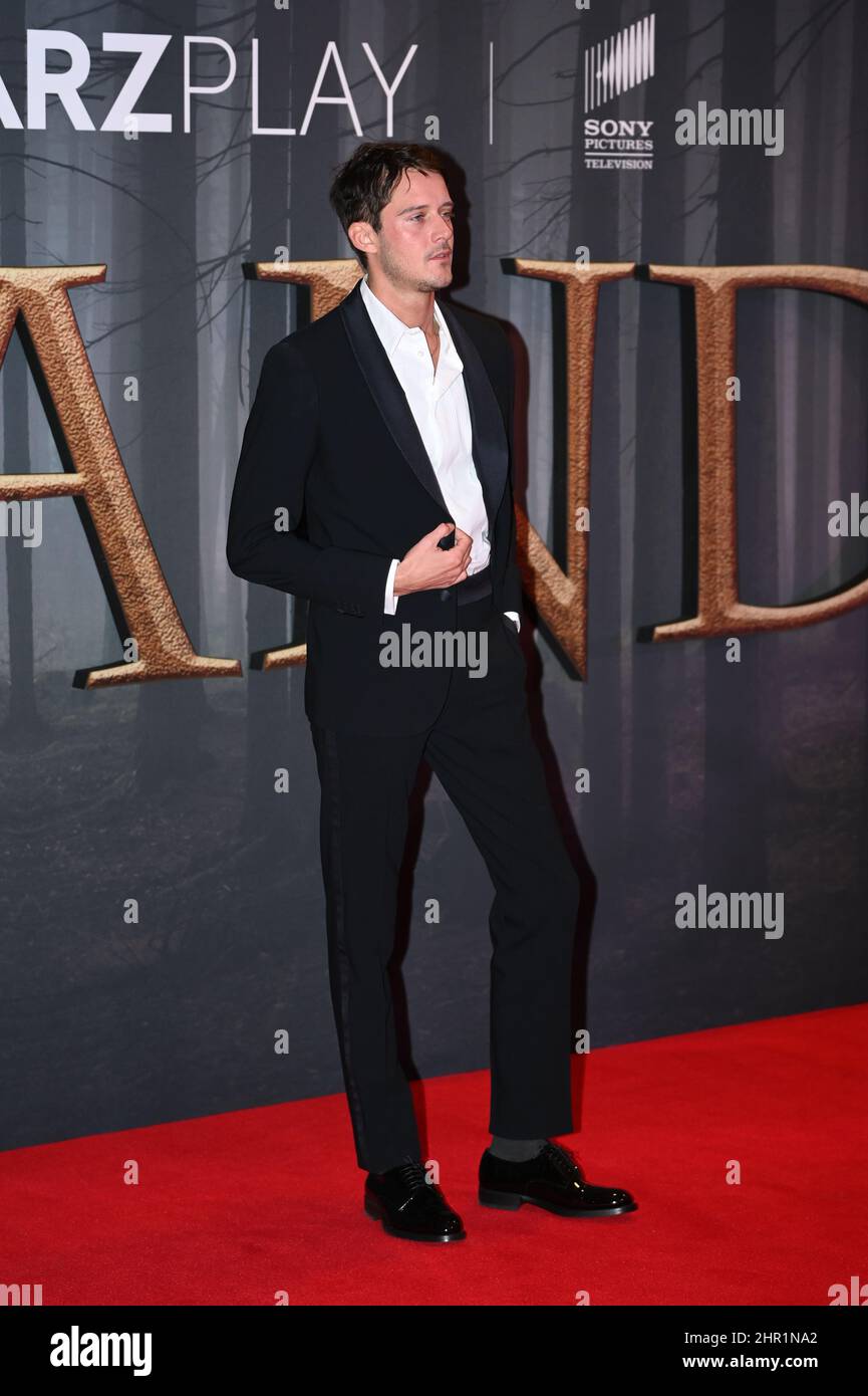 Cesar Domboy ist am 24th 2022. Februar in der Royal Albert Hall, London, Großbritannien, bei der „Outlander“-Staffel mit sechs Premiere-Kostümen zu sehen. Stockfoto