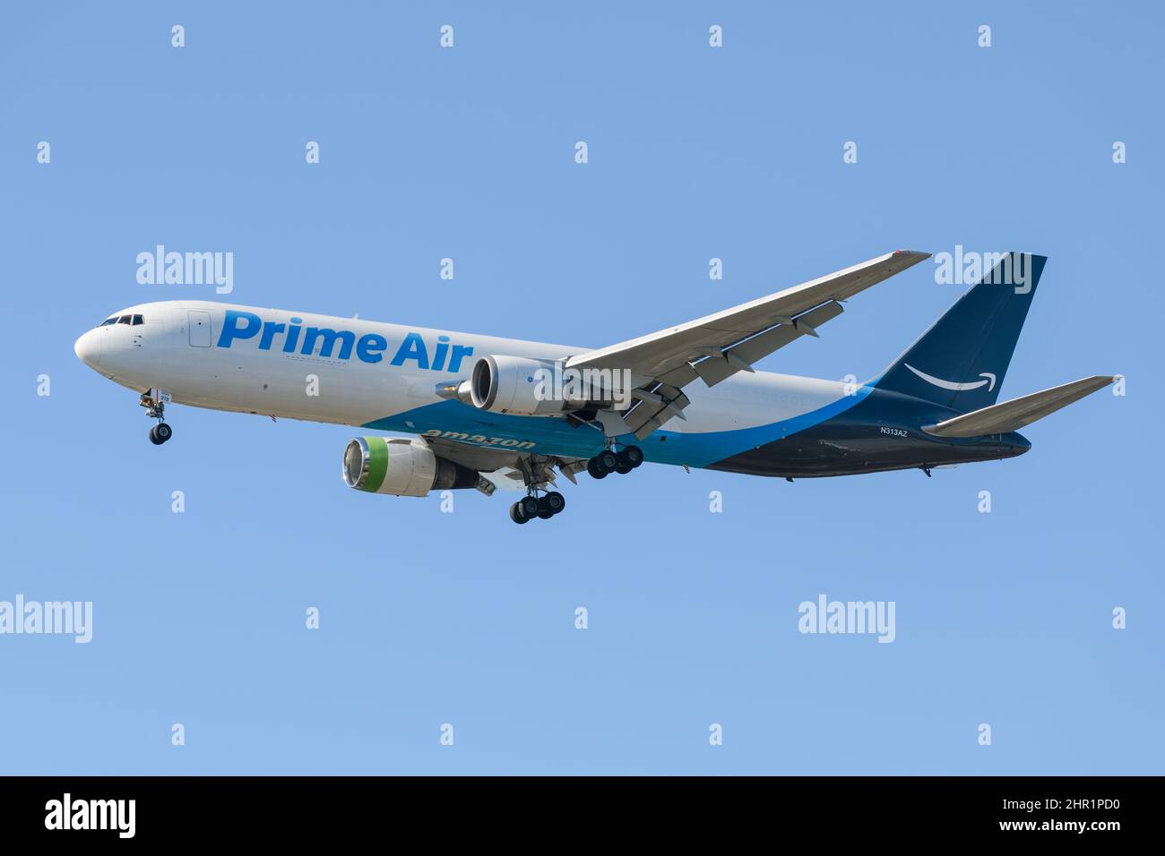 Flugzeug Amazon Prime Air Cargo Boeing 767 Jet Landung am Ontario  International Airport Stockfotografie - Alamy