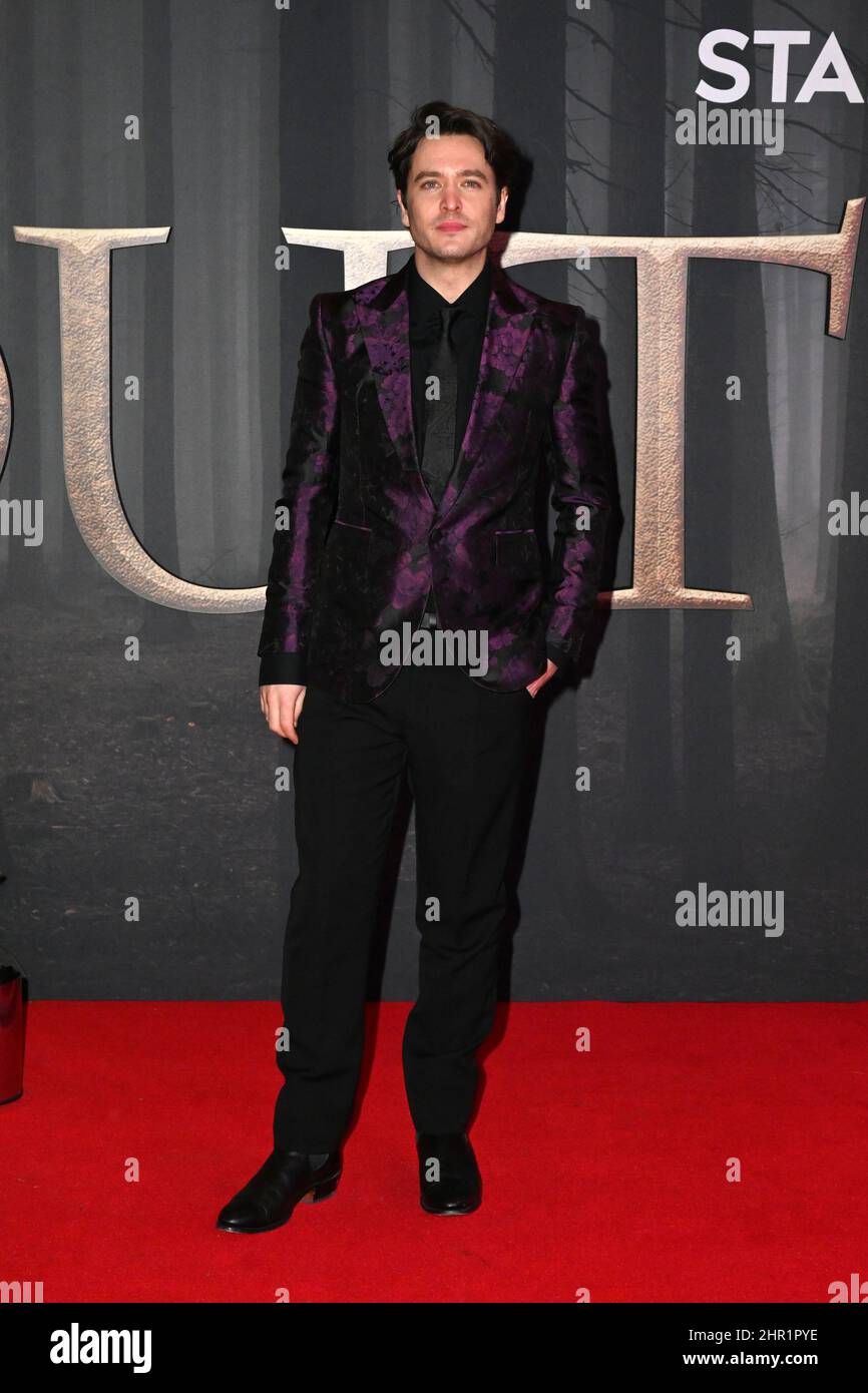 London, Großbritannien - 24. Februar 2022 Alexander Vlahos bei der Fernsehpremiere von Outlander UK in der Royal Festival Hall, London, Großbritannien. Quelle: Nils Jorgensen/Alamy Live News Stockfoto