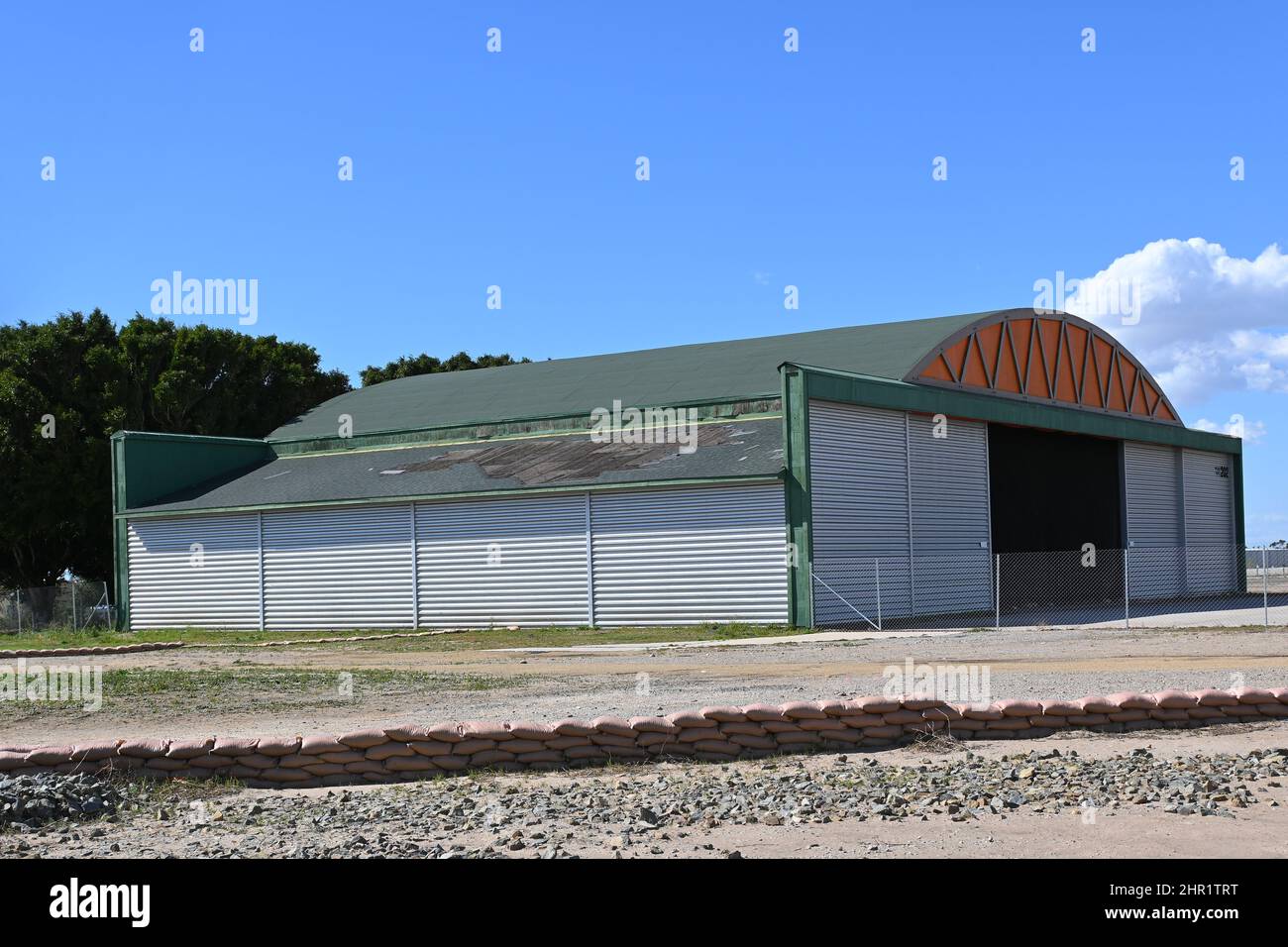 IRVINE, KALIFORNIEN - 23. FEBRUAR 2022: Hangar im Orange County Great Park auf dem ehemaligen USMC Air Base El Toro. Stockfoto