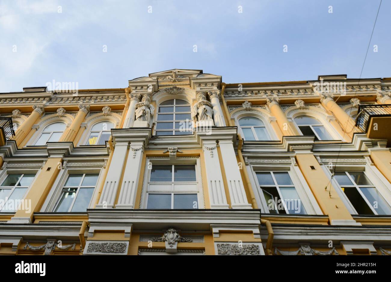 Schöne alte Gebäude in der Wolodymyrska St in Kiew, Ukraine. Stockfoto