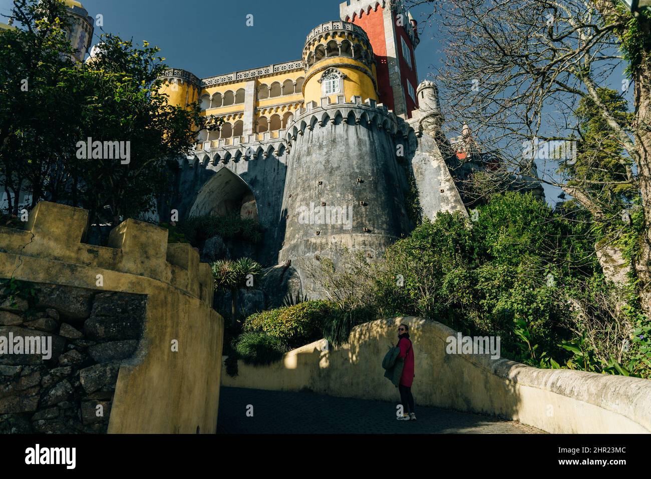 Pena Palace in Sintra, Lissabon, Portugal - dez, 2021. Berühmtes Wahrzeichen. Die schönsten Schlösser Europas Stockfoto