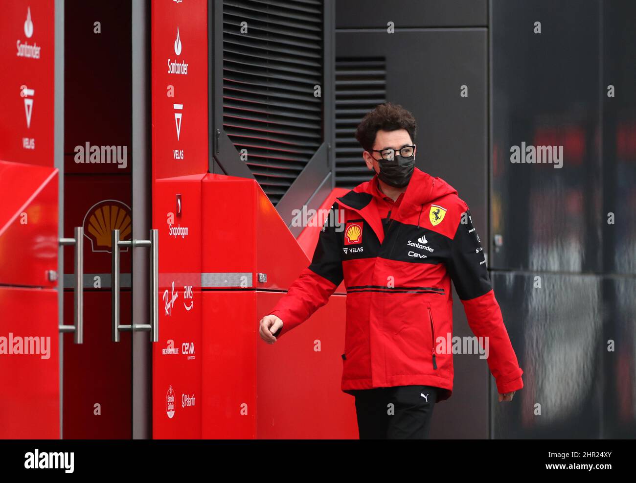 Ferrari Teamprinzip Mattia Binotto während des dritten Tages der Vorsaison Tests auf dem Circuit de Barcelona-Catalunya, Spanien. Bilddatum: Freitag, 25. Februar 2022. Stockfoto