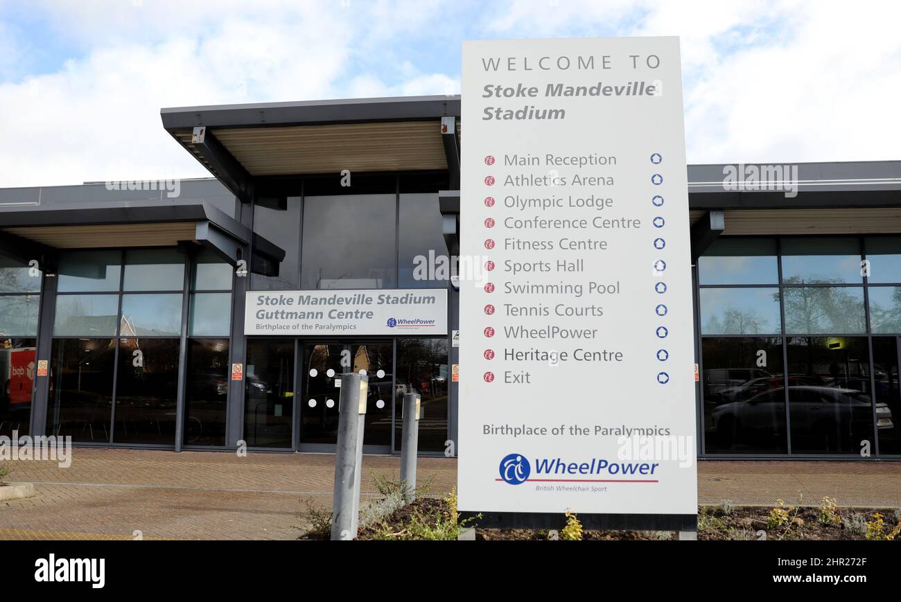 Stock Mandeville. 24.. Februar 2022. Das am 24. Februar 2022 aufgenommene Foto zeigt den Eingang des Stock Mandeville Stadions in Stoke Mandeville, Großbritannien. ZU „Feature: Eine fortlaufende Reise beginnt bei Stoke Mandeville“ Credit: Li Ying/Xinhua/Alamy Live News Stockfoto