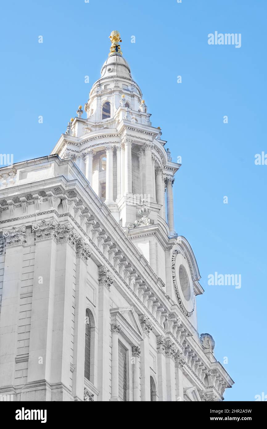 Höhepunkt der St. Paul's Cathedral, City of London, England. Stockfoto