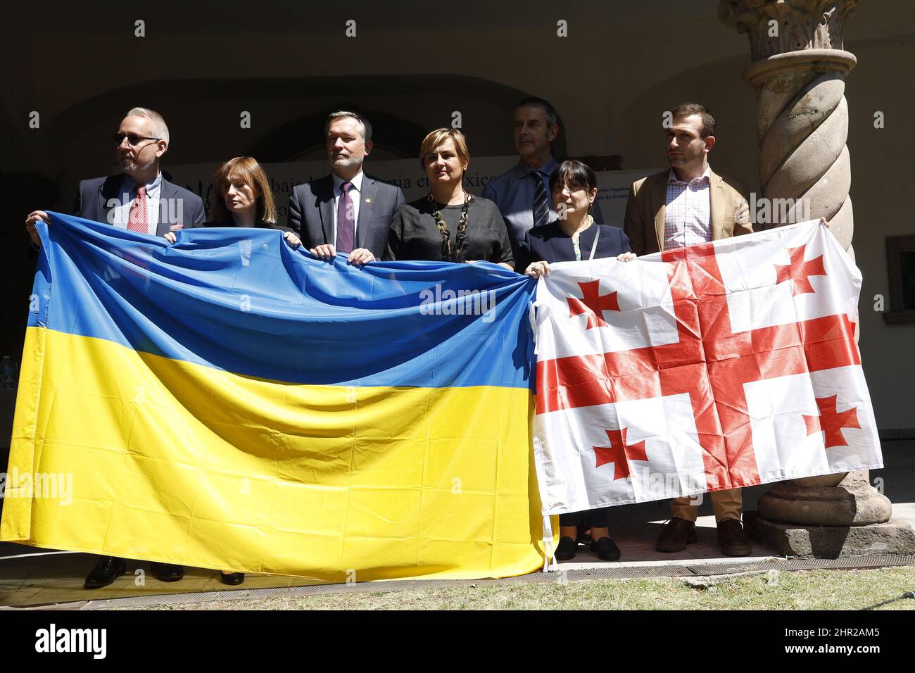 Nicht exklusiv: MEXIKO-STADT, MEXIKO - 24. FEB 2022: Botschafter der Europäischen Union in Mexiko, Gautier Mignot, ukrainische Botschafterin in Mexiko OksanaD Stockfoto