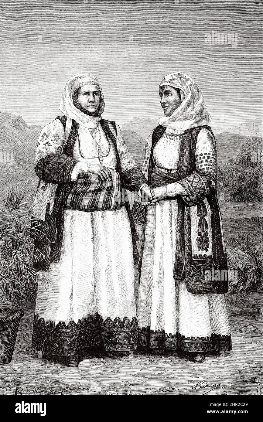 Frauen in traditioneller griechischer Kleidung aus der Stadt Chalandry, Griechenland. Reise in Griechenland von Henri Belle Stockfoto