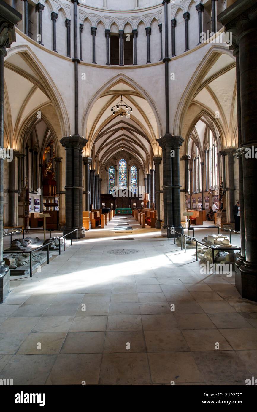 LONDON, GROSSBRITANNIEN - 19. SEPTEMBER 2014: Dies ist das Innere der alten Temple Church. Stockfoto