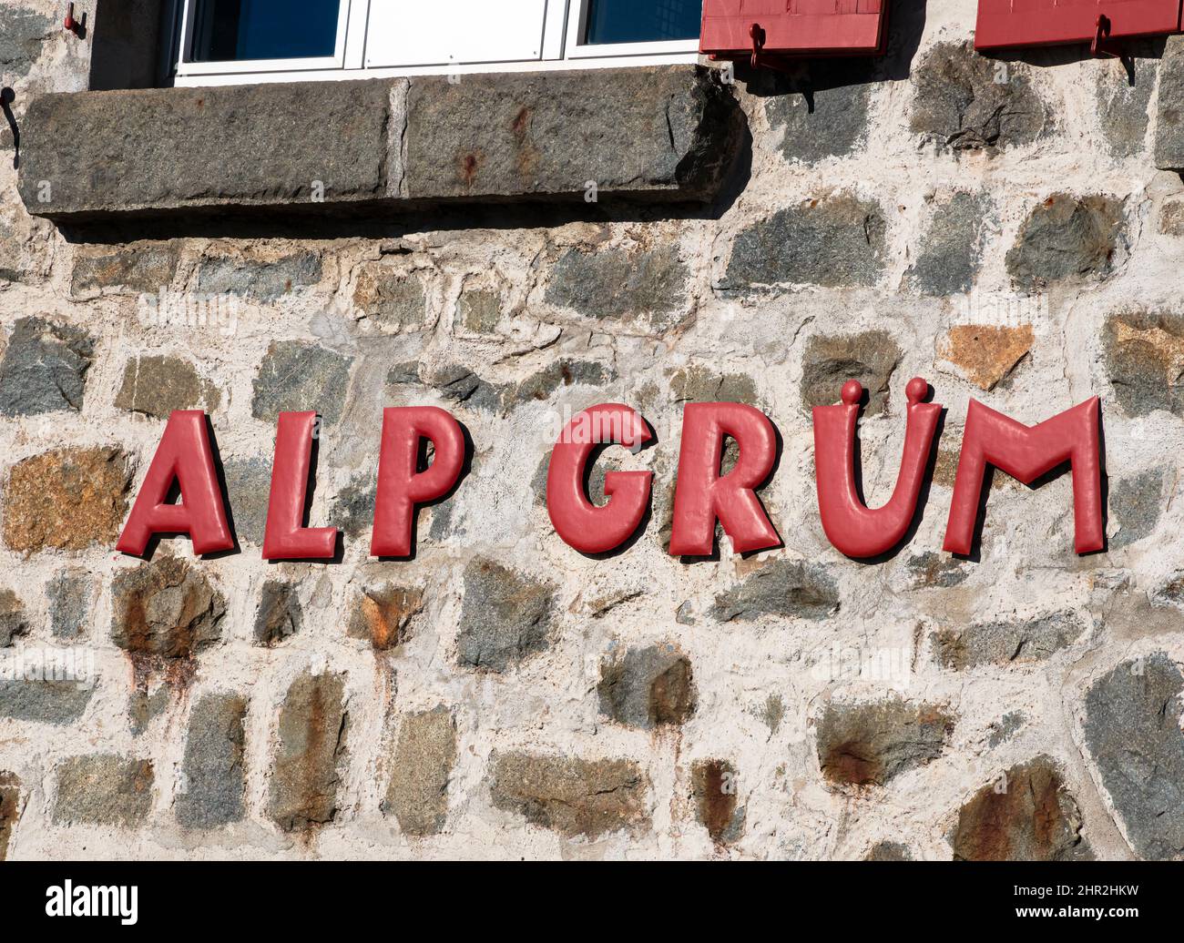 Alp Grum, Schweiz - 19. Januar 2022: Alp Grum ist ein Bahnhof mit Panoramablick auf der berühmten Bernina-Schnellstraße Stockfoto