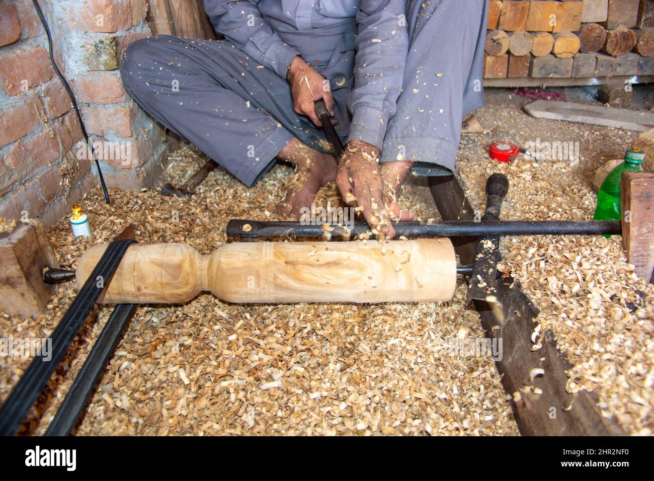 Holzarbeiten in der Werkstatt Stockfoto