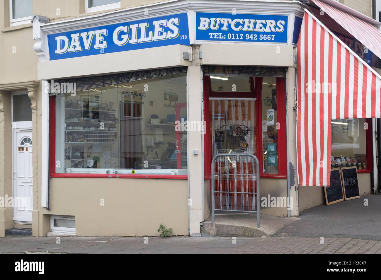 Entlang Gloucester Rd Bristol UK Dave Giles Butchers Bishopston Stockfoto