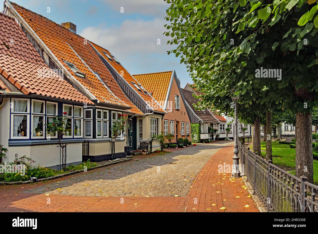 Historische Häuser im ehemaligen Fischerdorf Holm, einem Kreis von Schleswig in Schleswig-Holstein, Deutschland Stockfoto