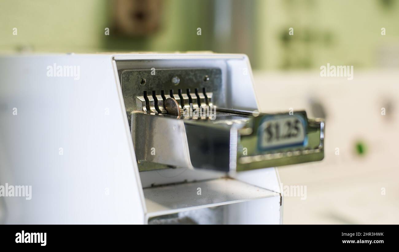 Nahaufnahme einer Münztrockner-Maschine Stockfoto