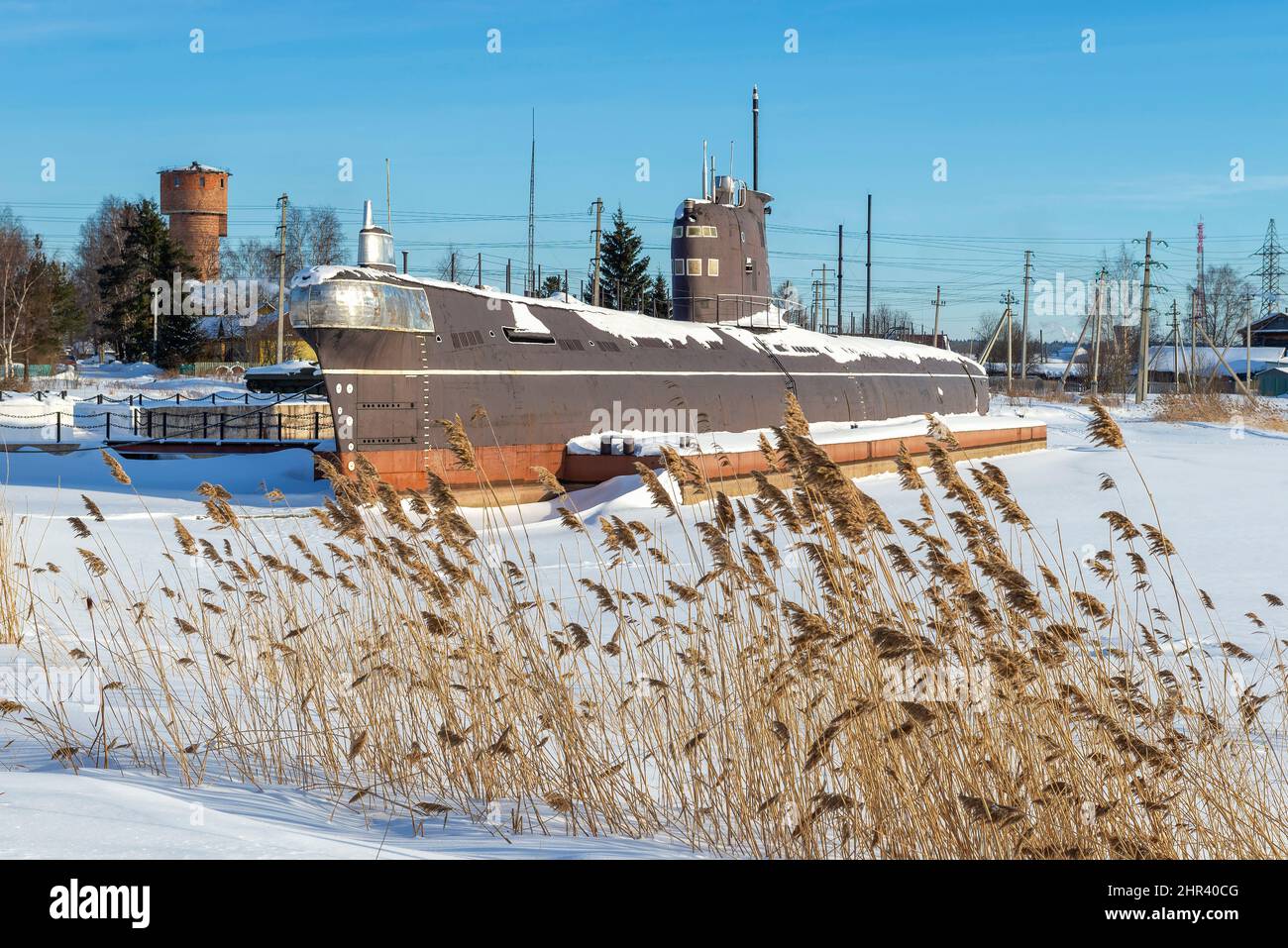 VYTEGRA, RUSSLAND - 23. FEBRUAR 2021: Altes sowjetisches U-Boot B-440 an einem Wintertag. Museum in der Stadt Vytegra. Region Vologda Stockfoto