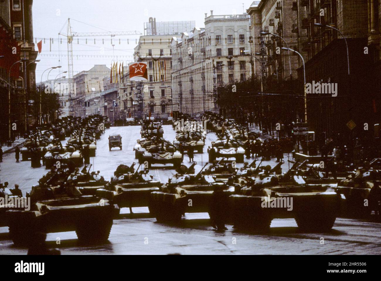 1. MAI IN MOSKAU mit Militär- und Bürgerparade gefeiert Stockfoto