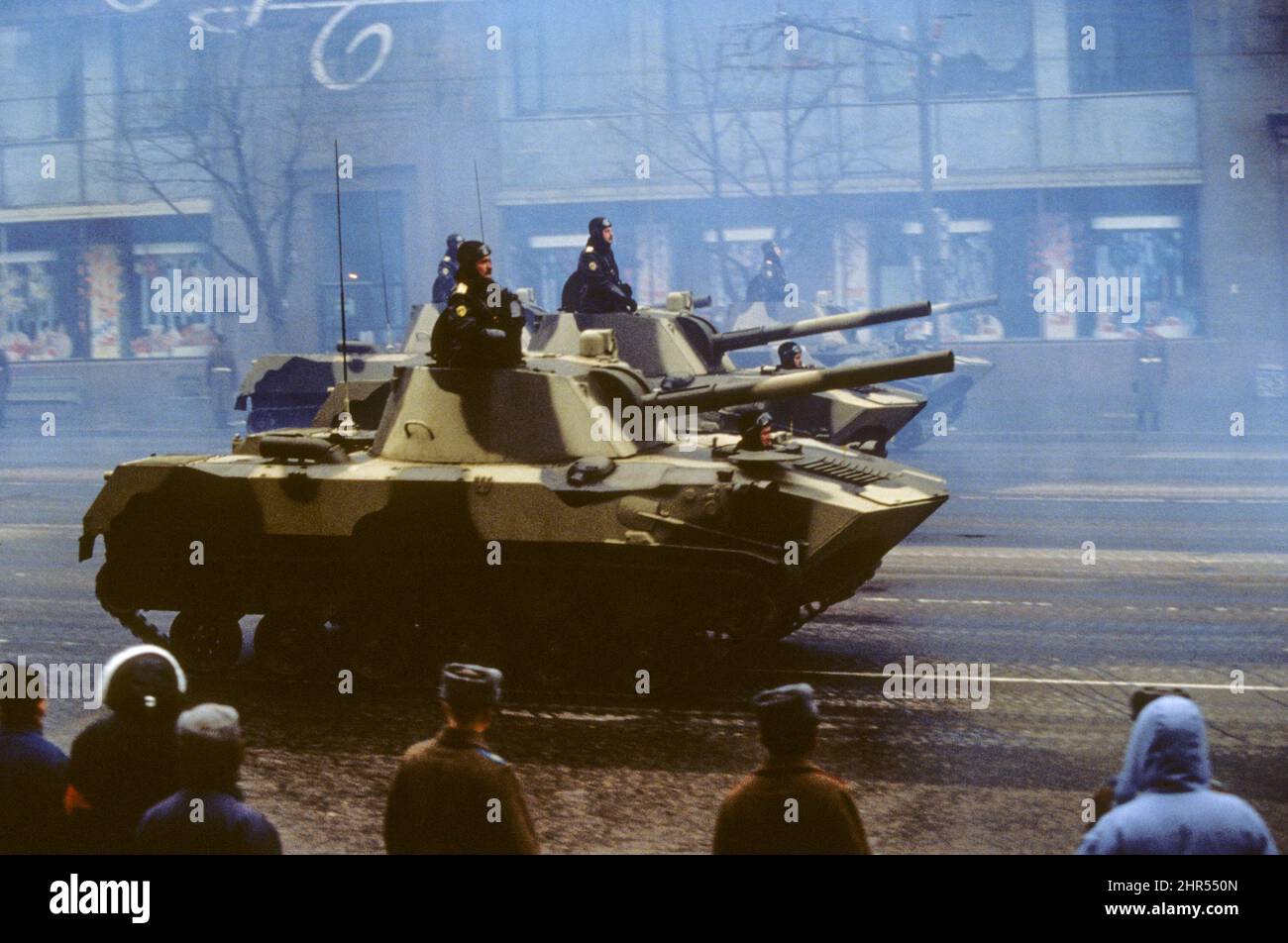 1. MAI IN MOSKAU mit Militär- und Bürgerparade gefeiert Stockfoto