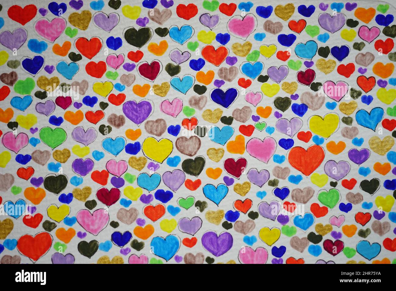 Viele Herzen mit Pinsel auf Valentinstag Feier gemalt. Kunstkarte Stockfoto