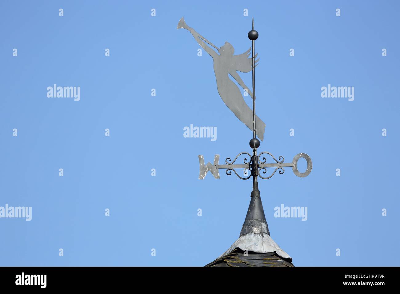 Engel mit Trompete als Wettervane, König-Adolf-Platz, Idstein im Taunus, Hessen, Deutschland Stockfoto