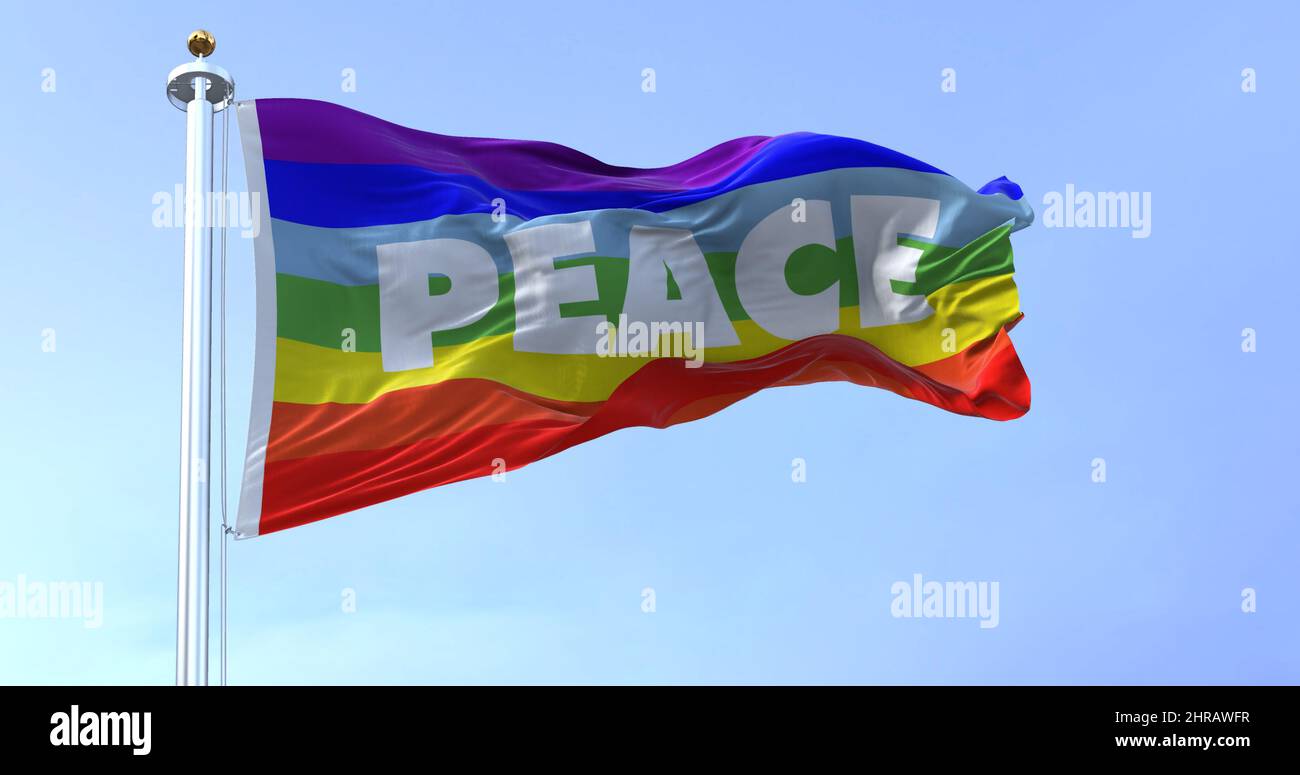 Die Regenbogenfahne des Friedens, die im Wind fliegt. Keine Kriegsbewegung Stockfoto
