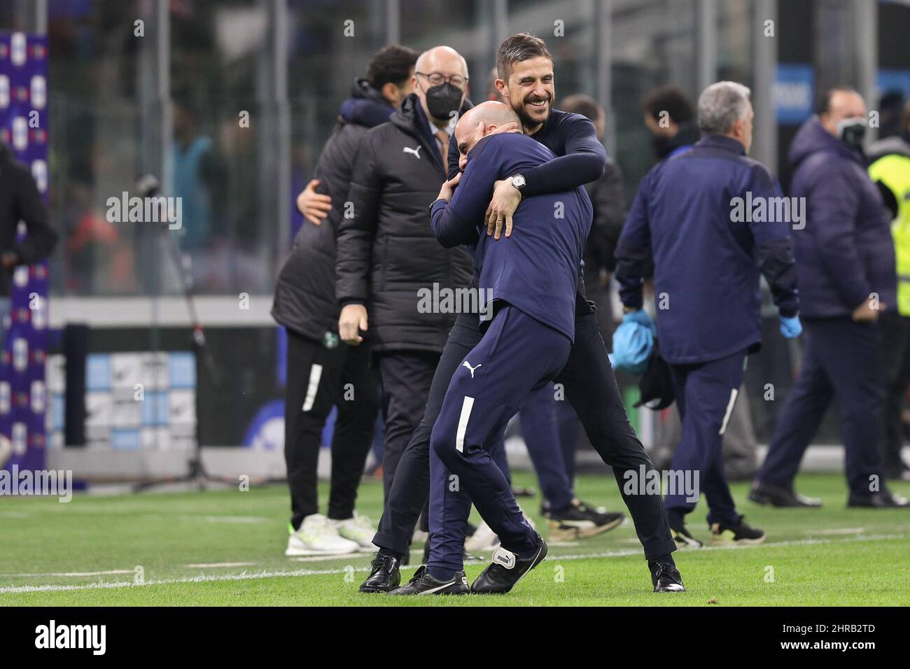 Mailand, Italien. 20.. Februar 2022. Italien, Mailand, 20 2022. februar: Alessio Dionisi (Sassuolo-Manager) gewinnt am Ende des Fußballspiels FC INTER gegen SASSUOLO, Serie A 2021-2022 day26 San Siro (Bildquelle: © Fabrizio Andrea Bertani/Pacific Press via ZUMA Press Wire) Stockfoto