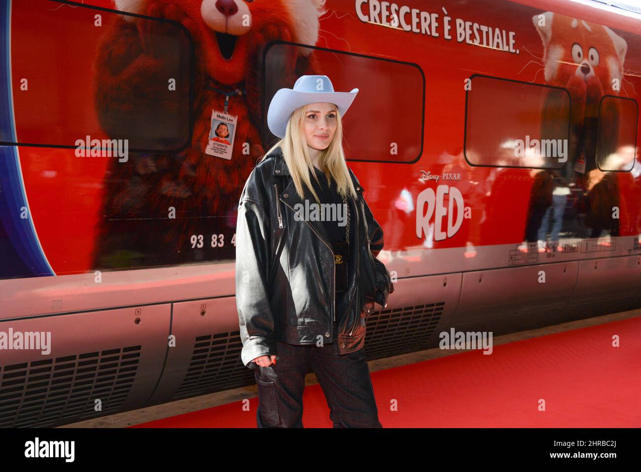 Bahnhof Termini, Rom, Italien, 25. Februar 2022, Cristina Musacchio während der Präsentation des Frecciarossa-Zuges mit Grafiken, die dem Animationsfilm „Rot“ von Disney und Pixar gewidmet sind - News Stockfoto