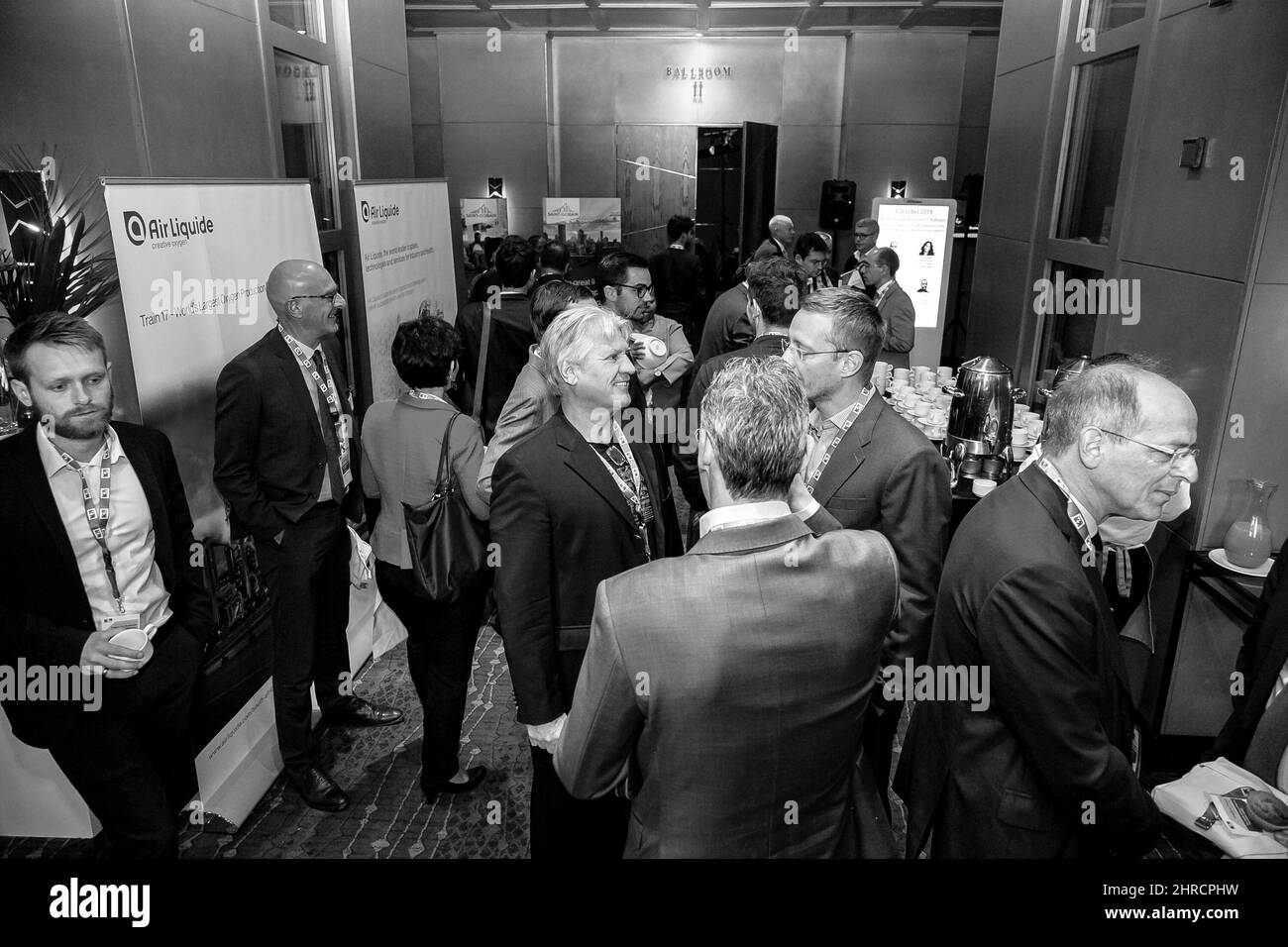 Nahaufnahme der Delegierten, die an einem Business-Forum im Konferenzzentrum teilnehmen Stockfoto