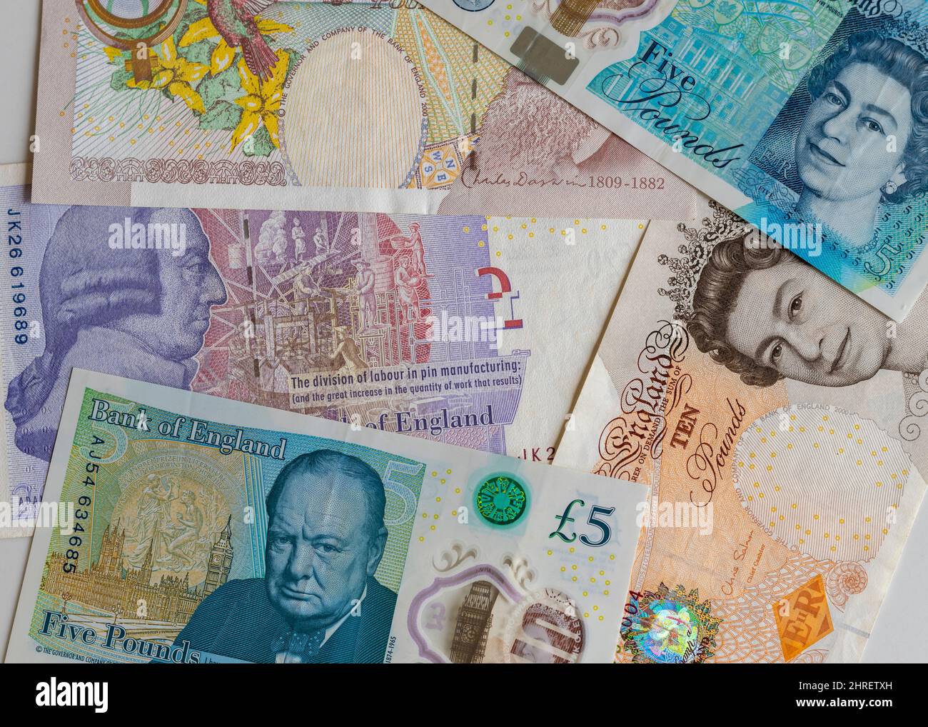 Unterschiedliche Stückelung von Pfund Sterling-Banknoten Stockfoto