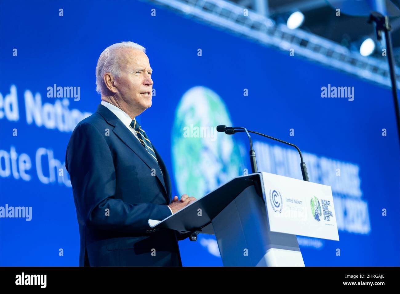 US-Präsident Joe Biden hält eine Rede zur Eröffnungssitzung der UN-Klimakonferenz COP26 mit führenden Politikern der Welt auf dem Scottish Event Campus am 1. November 2021 in Glasgow, Schottland. Stockfoto
