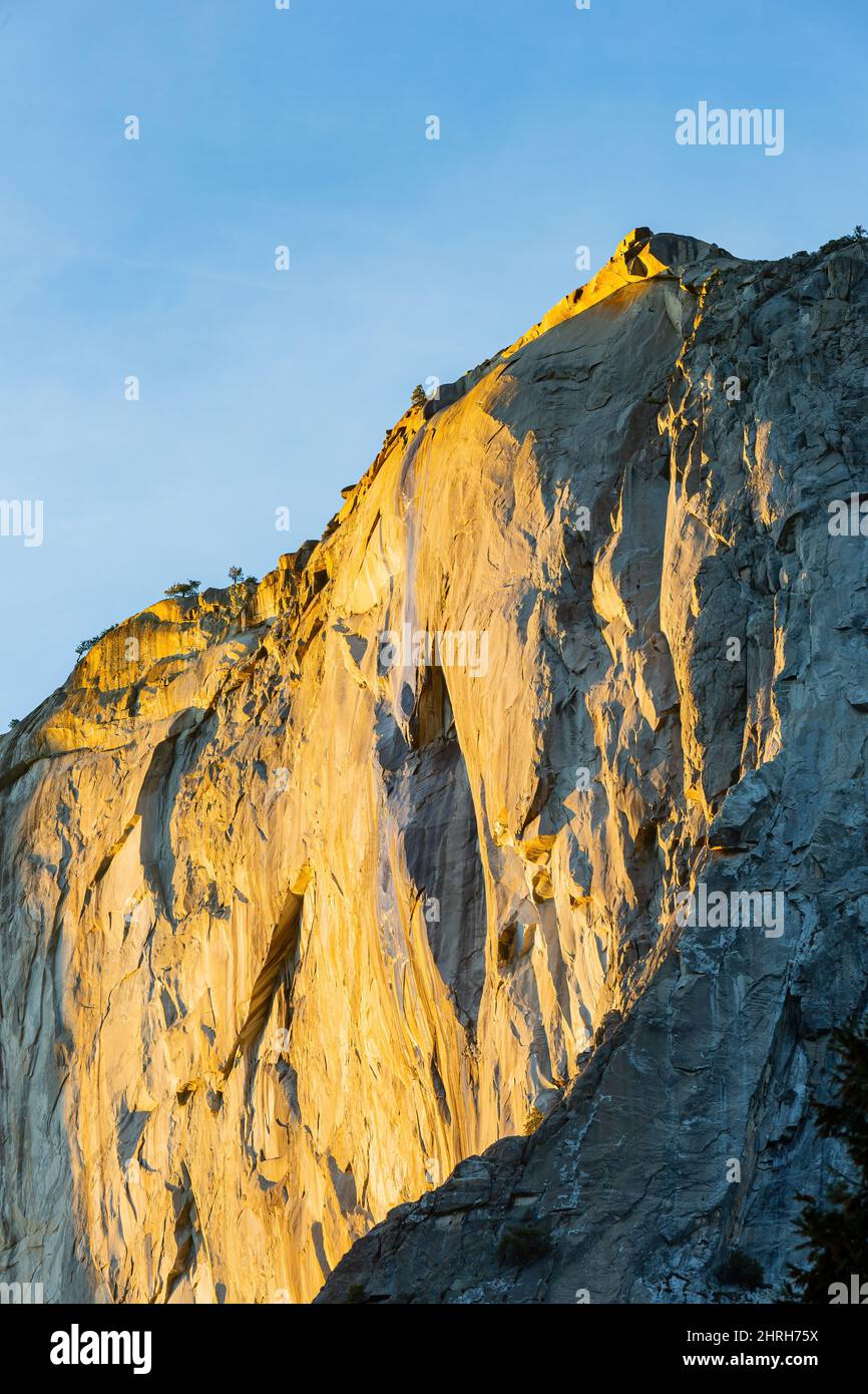 Sonnenuntergang Blick auf den Schachtelhalm Fall im Yosemite National Park in Kalifornien Stockfoto