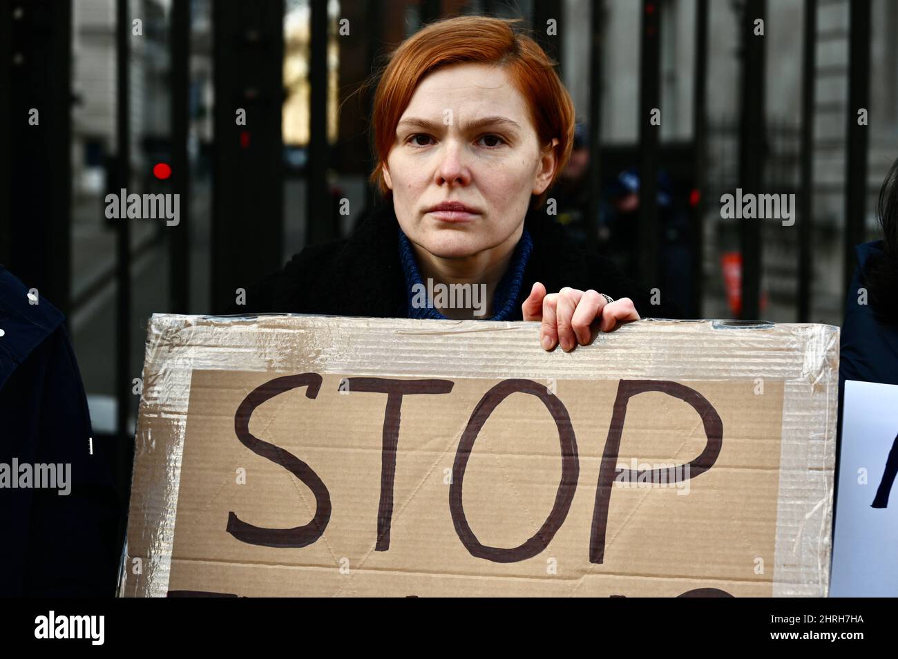 London, Großbritannien. 25.. Februar 2022. London, Großbritannien. Ukrainische Bürger, die im Vereinigten Königreich leben, versammelten sich vor der Downing Street, um gegen die russische Invasion in der Ukraine zu demonstrieren. Kredit: michael melia/Alamy Live Nachrichten Stockfoto