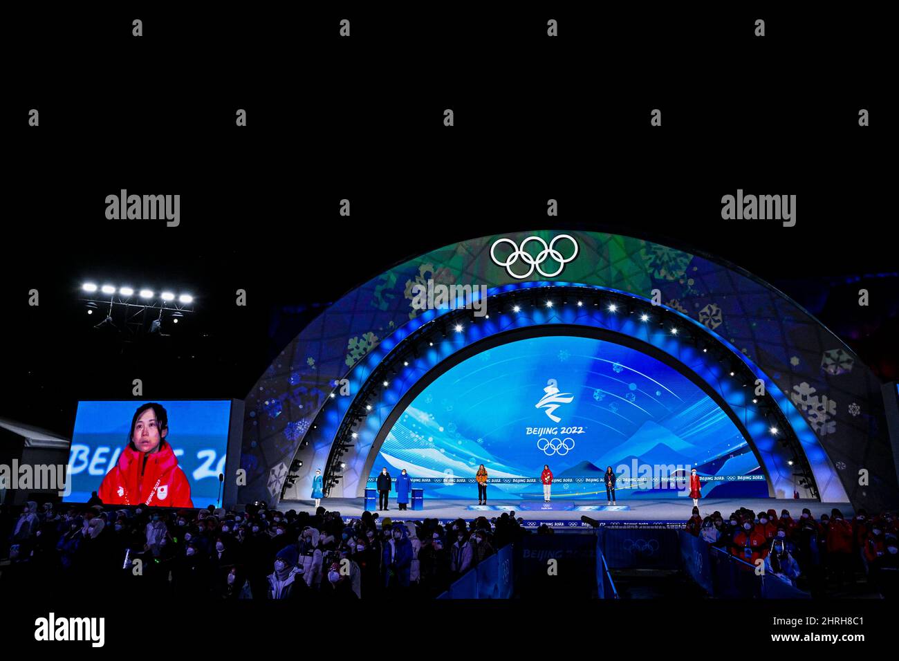 (L-R) Jutta Leerdam (NED), Miho Takagi (JPN), Brittany Bowe (USA), 18. FEBRUAR 2022 - Eisschnelllauf: Medaillenübergabe der Frauen 1000m während der Peking-Zeremonie Stockfoto