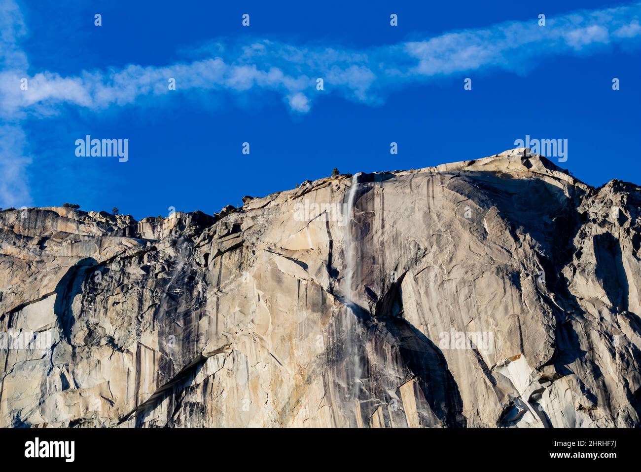 Sonniger Blick auf den Schachtelhalm Fall im Yosemite National Park in Kalifornien Stockfoto