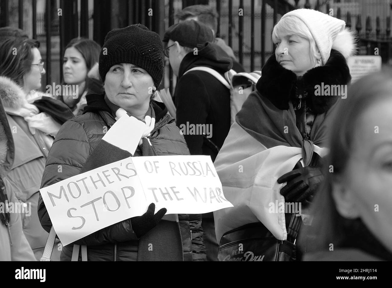 Stop the war - Demonstranten in Whitehall, London nach der russischen Invasion in der Ukraine. Stockfoto