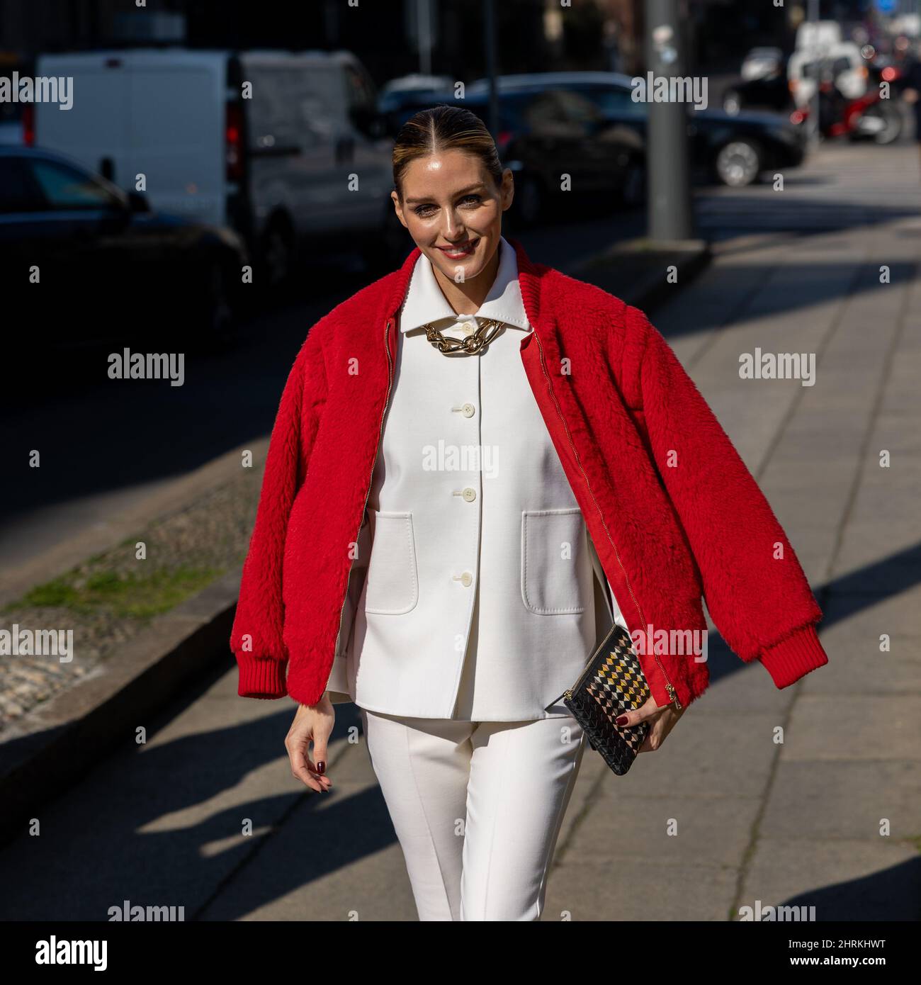 Street Style während der Milan Fashion Week FW22 Stockfoto