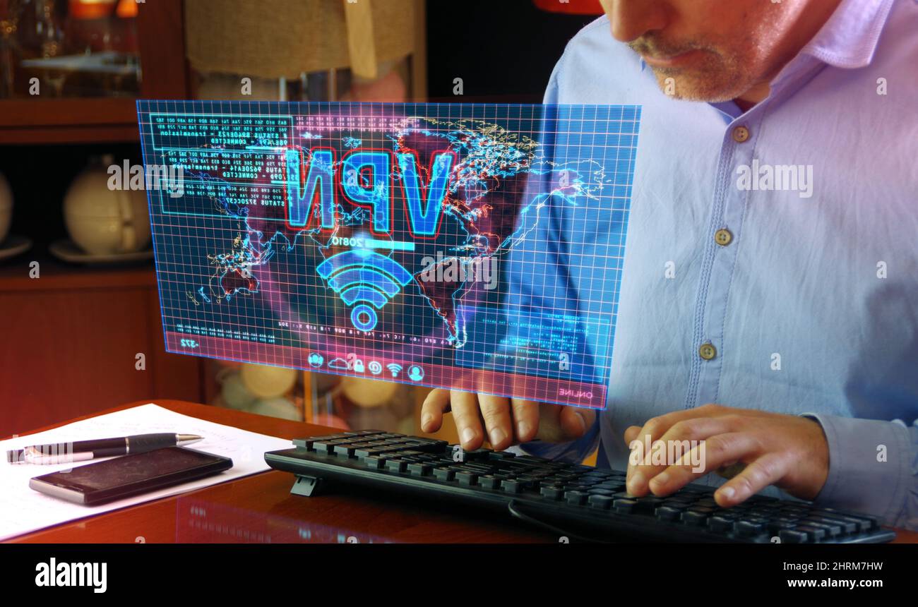 VPN auf dem Computerbildschirm. VPN, virtuelles privates Netzwerk und verschlüsselter Verbindungstunnel abstraktes Konzept 3D mit Glitch-Effekt. Mann tippt die Tastatur. Stockfoto