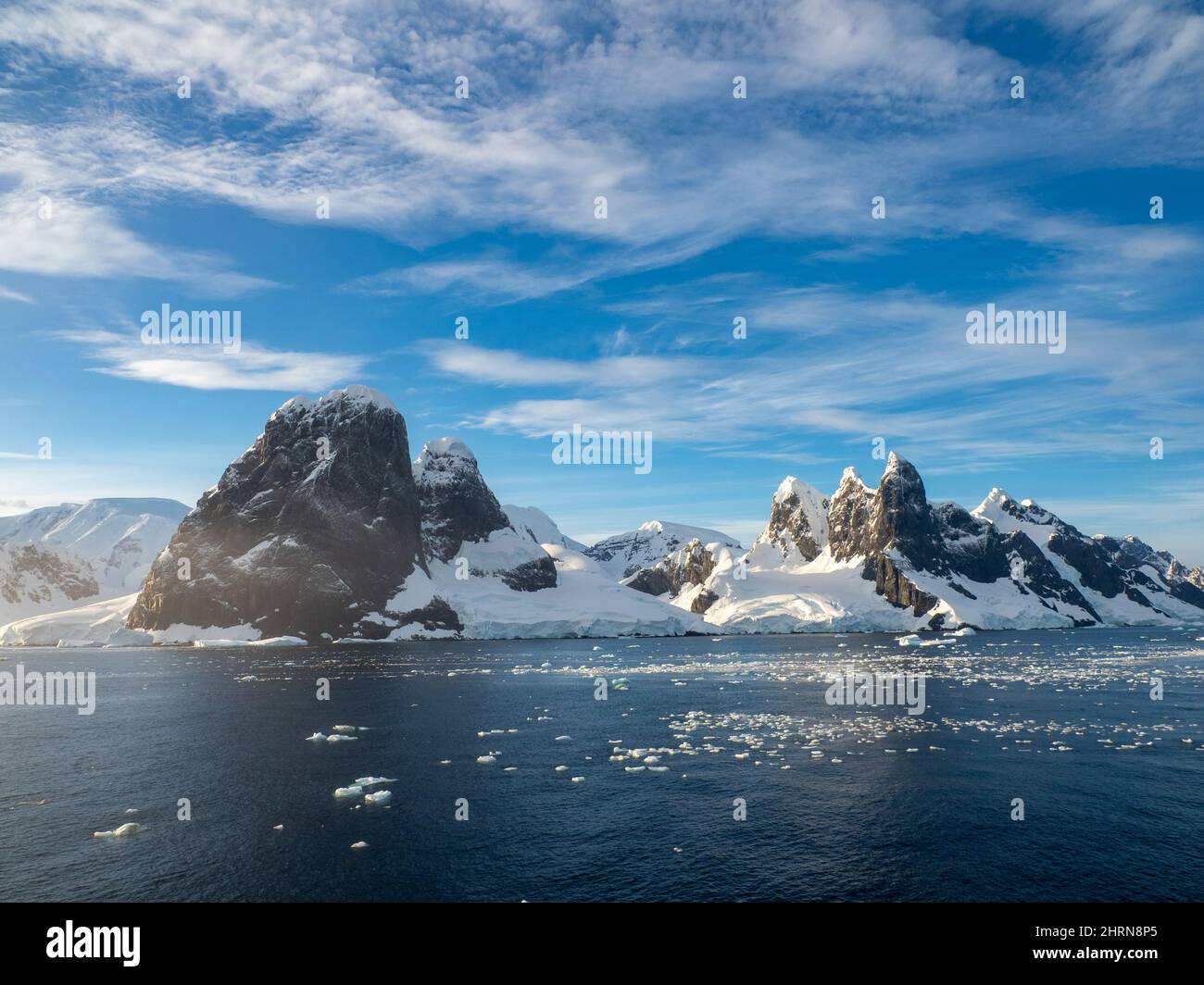 Atemberaubende Landschaft entlang des Lemaire-Kanals, Antarktische Halbinsel Stockfoto