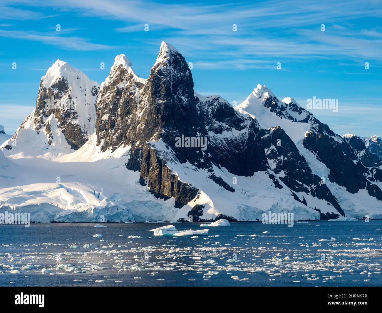 Atemberaubende Landschaft entlang des Lemaire-Kanals, Antarktische Halbinsel Stockfoto