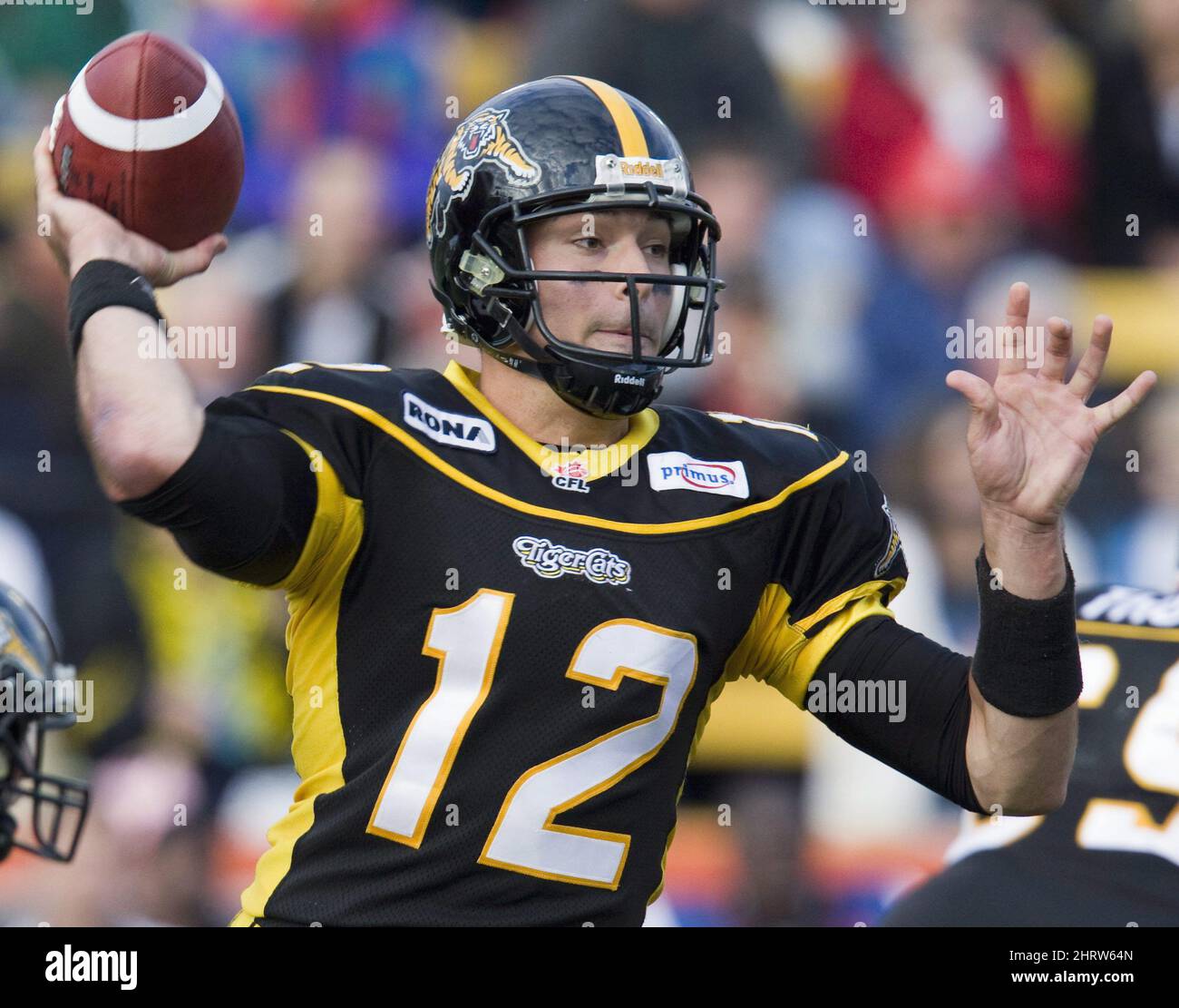 Hamilton Tiger-Cats Quarterback Quinton Porter feuert einen Pass während der CFL-Aktion der ersten Hälfte gegen die Montreal Alouettes in Hamilton, Ontario, am Samstag, den 4. Oktober 2008. DIE KANADISCHE PRESSE/ Frank Gunn Stockfoto