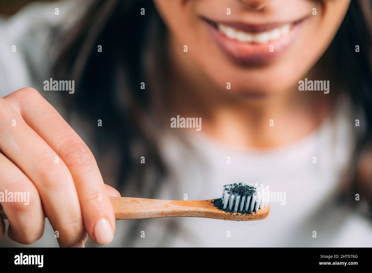 Zahnaufhellung zu Hause Stockfoto