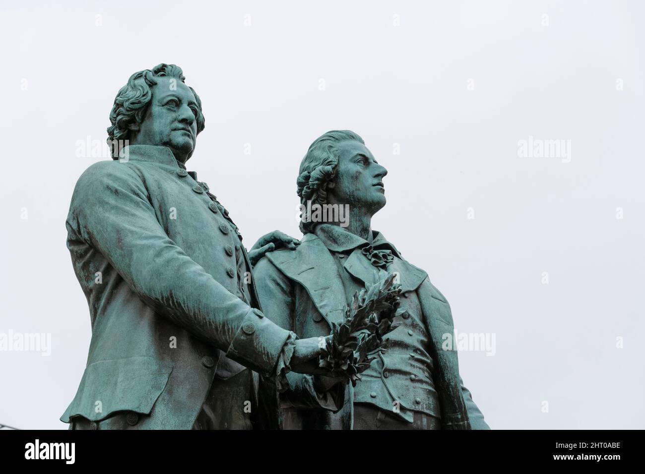 Denkmal des berühmten deutschen Dichters Goethe und Schiller in Weimar, Deutschland Stockfoto