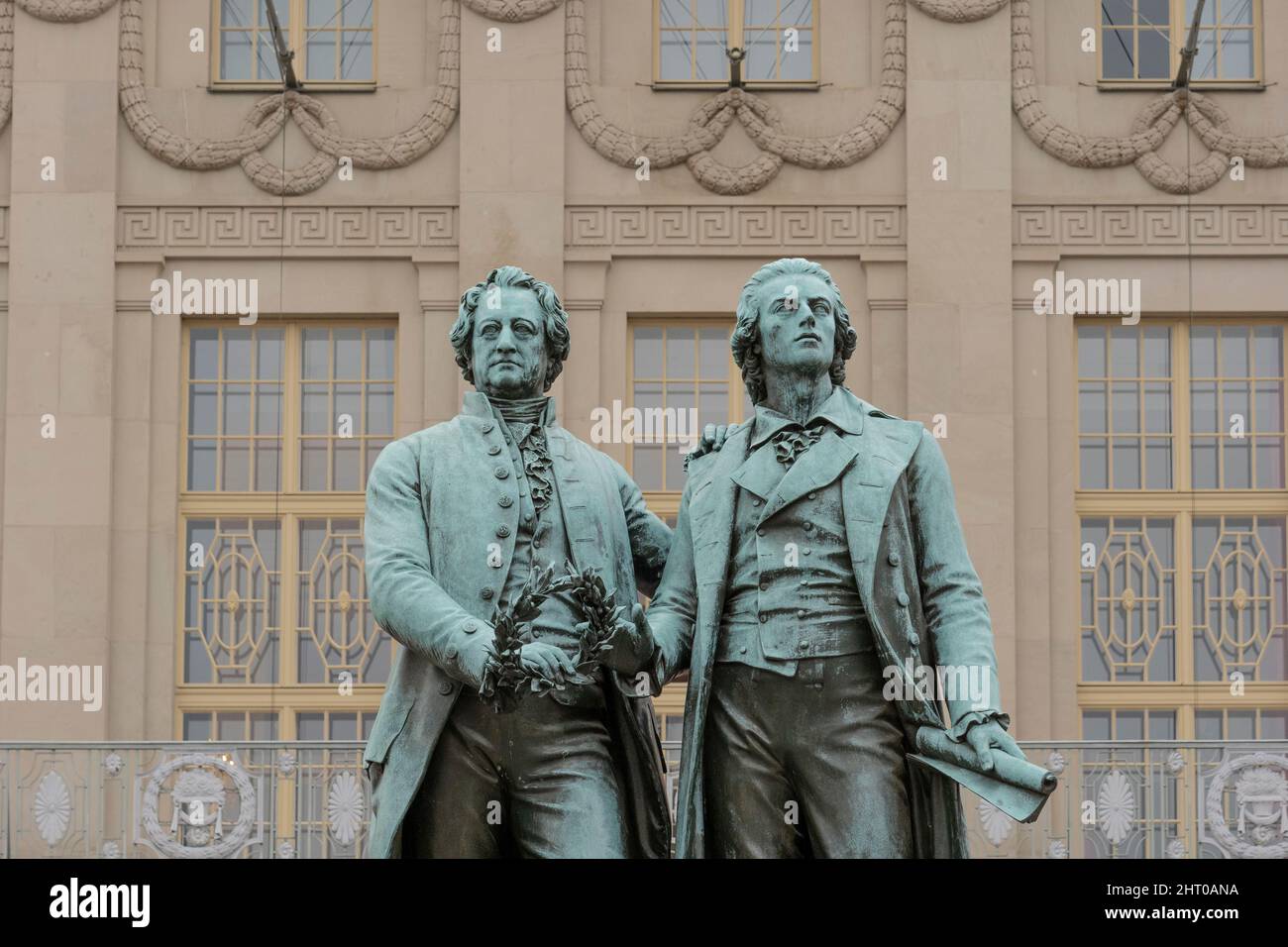 Denkmal des berühmten deutschen Dichters Goethe und Schiller in Weimar, Deutschland Stockfoto