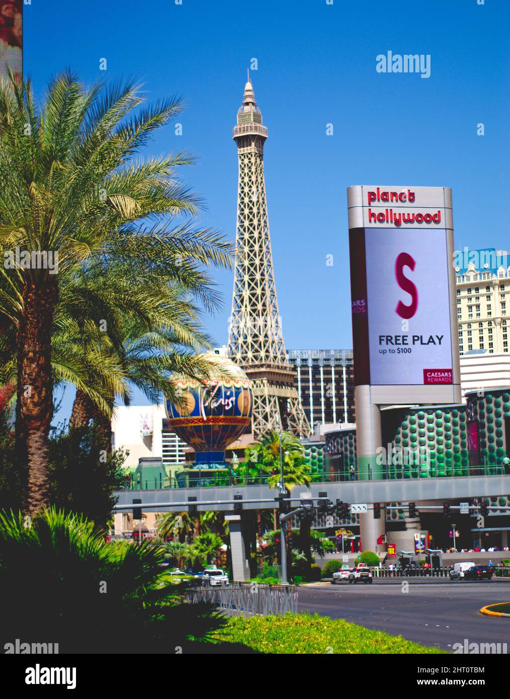 Blick auf den Eiffelturm in Las Vegas unter dem klaren Himmel Stockfoto