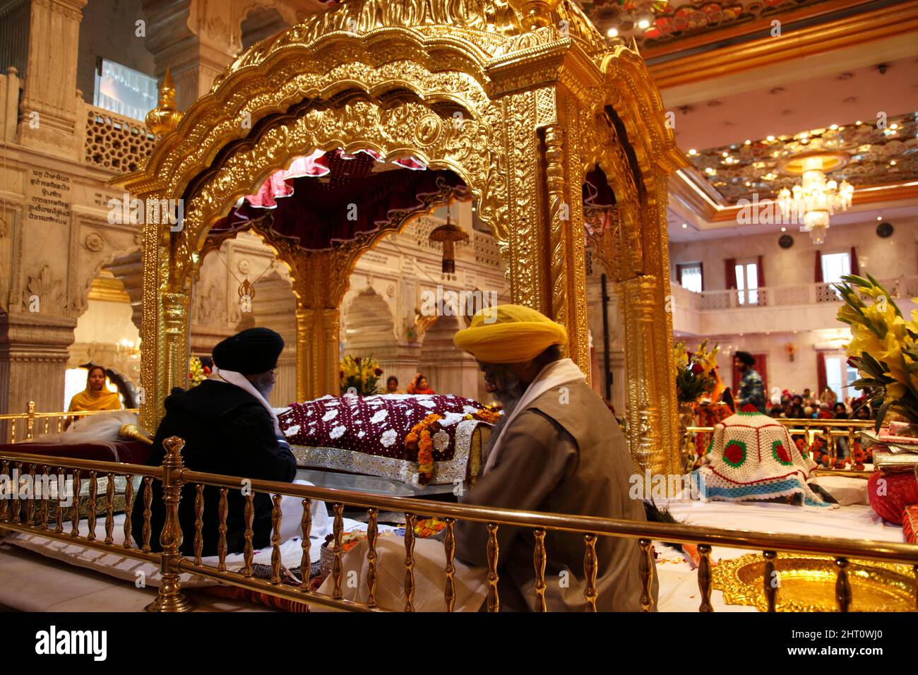 Innenraum des 18.. Jahrhunderts Sisganj Gurdwara Sikh Tempel in Alt-Delhi, Delhi, Indien; Kennzeichnung der Anblick des Martyriums von Sikh Guru, Tegh Bahadur. Stockfoto