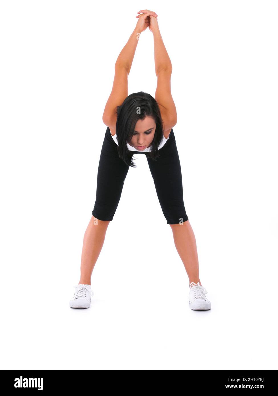 Die Arme bis zum Maximum strecken Eine junge Frau streckt ihre Arme hinter ihrem Rücken. Stockfoto