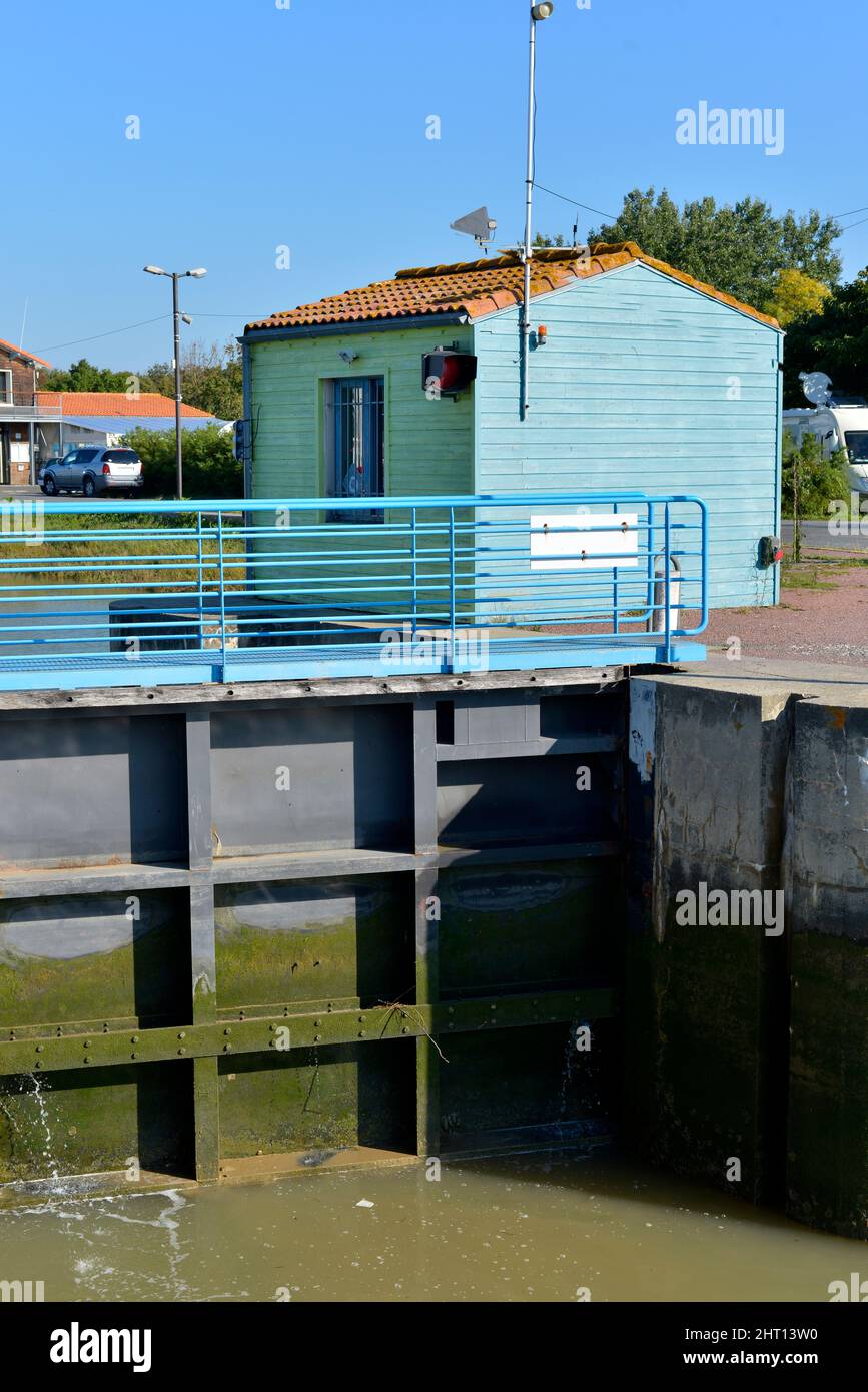 Schleuse in Meschers-sur-Gironde, einer Gemeinde im Département Charente-Maritime im Südwesten Frankreichs Stockfoto