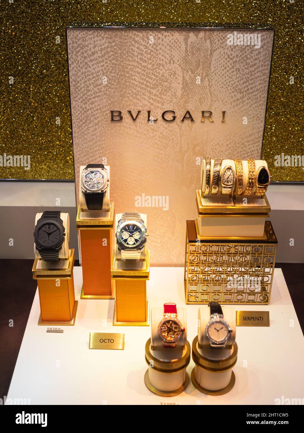 Zürich, Schweiz-30. Dezember 2021: Bulgari ist ein Unternehmen mit Sitz in Rom, das weltweit im Luxusgütersektor und in der Hotellerie tätig ist. Bekannt für Stockfoto