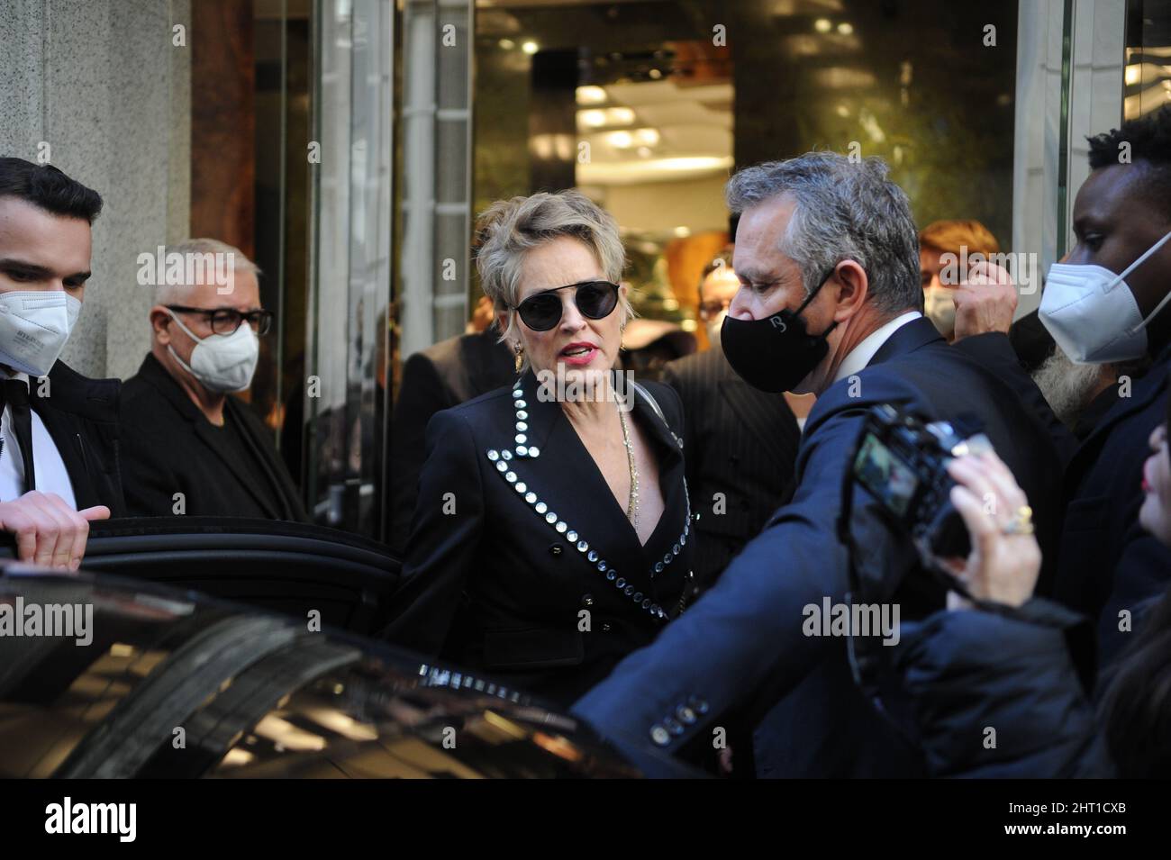 Mailand, . 26.. Februar 2022. Milan, 26-02-2022 Sharon Stone bei Dolce & Gabbana Kredit: Unabhängige Fotoagentur/Alamy Live News Stockfoto