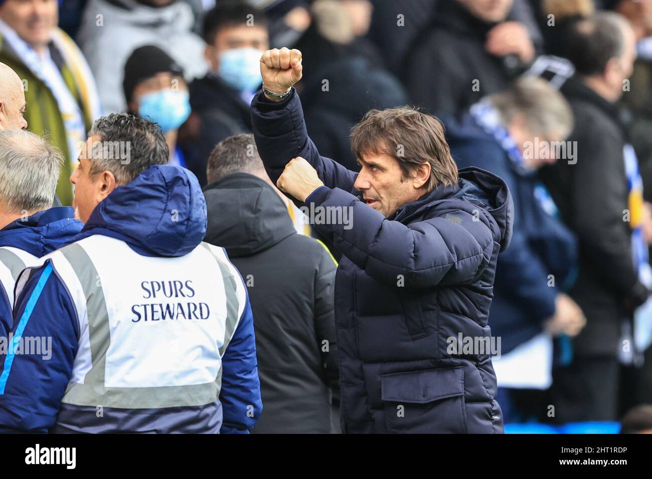 Antonio Conte Manager von Tottenham Hotspur stampft in die Luft, als er nach dem Sieg von Tottenham 0-4 in die Umkleidekabinen geht Stockfoto