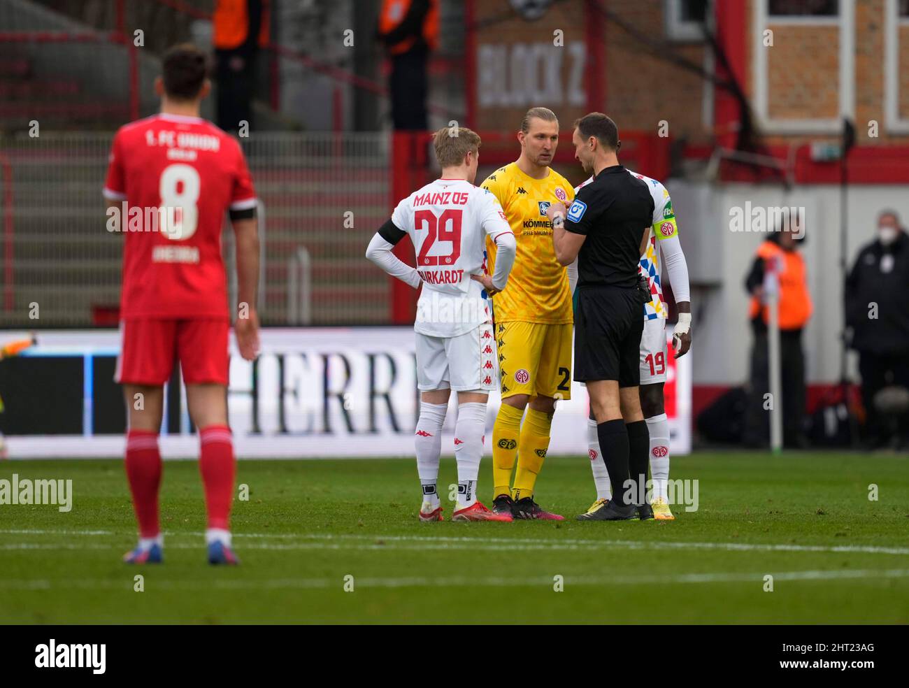 Berlin, Deutschland, Deutsche Bundesliga, 26. Februar 2022: Robin Zentner von Mainz während der Union Berlin gegen FSV Mainz 05, Bundesliga, im Stadion an der Alten FÃ¶rsterei. Kim Price/CSM. Stockfoto