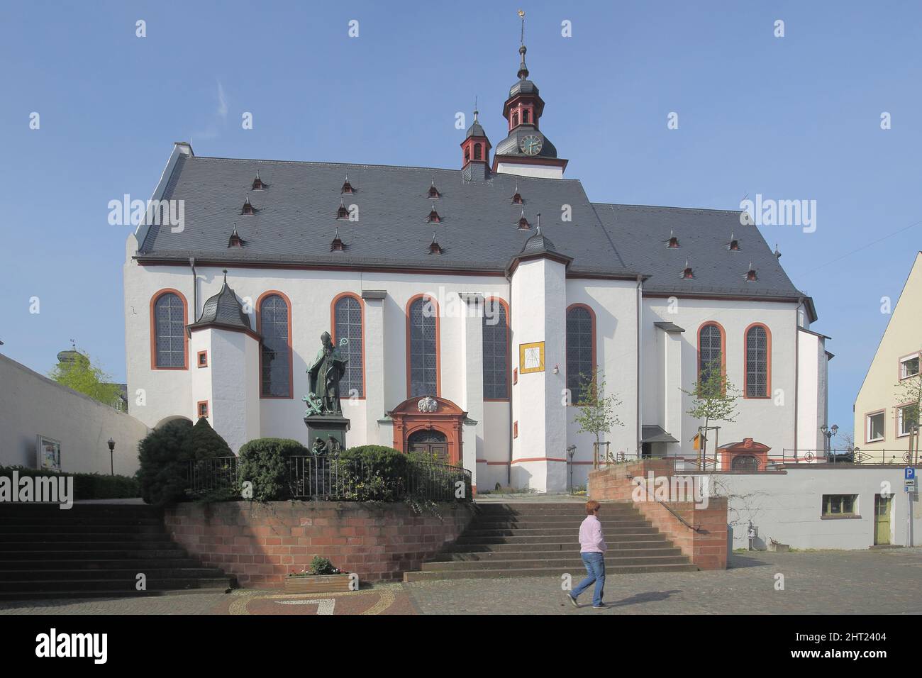 Spätgotische St. Walburga Kirche, Denkmal für Rabanus Maurus, Oestrich-Winkel im Rheingau, Hessen, Deutschland Stockfoto